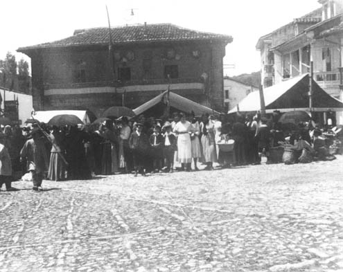 Día de mercado. Plaza de la Constitución. Fin siglo XIX