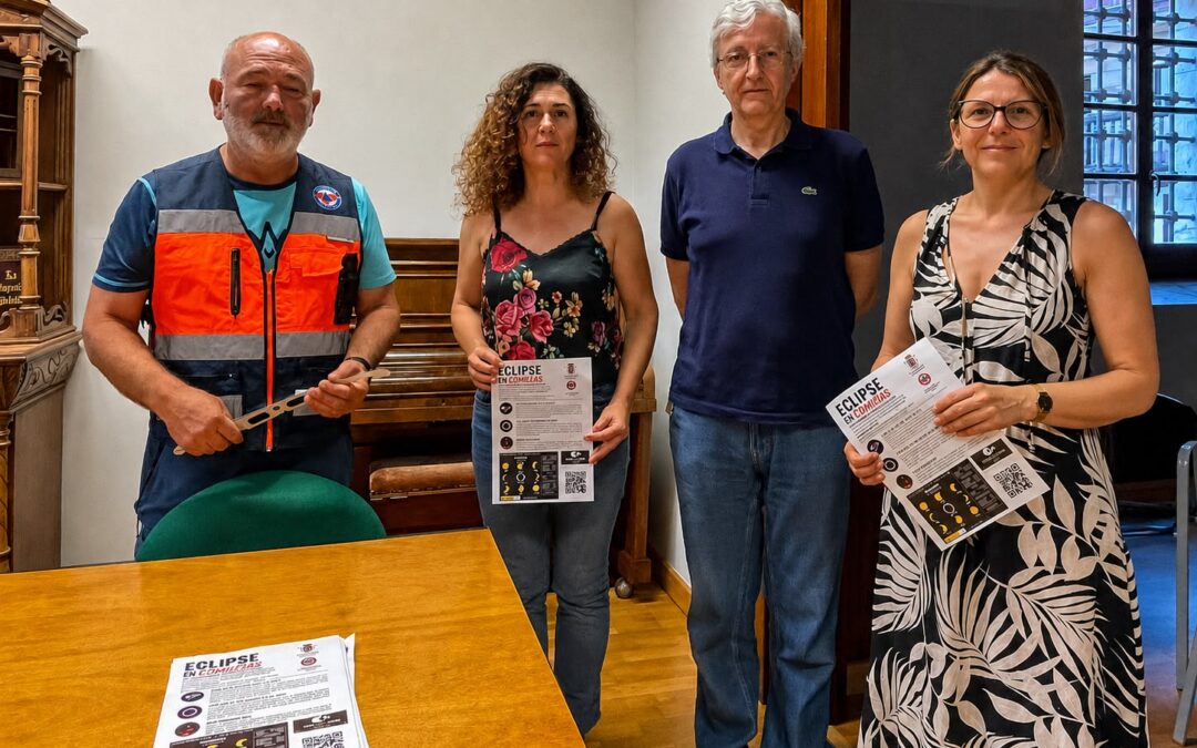 Más de medio centenar de personas participan en Comillas en una charla divulgativa sobre el eclipse total de Sol del próximo 12 de agosto