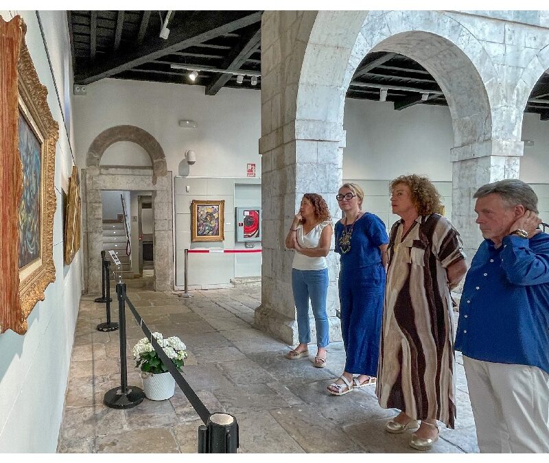Comillas inaugura una exposición dedicada a Eduardo Pisano en el Centro Cultural El Espolón