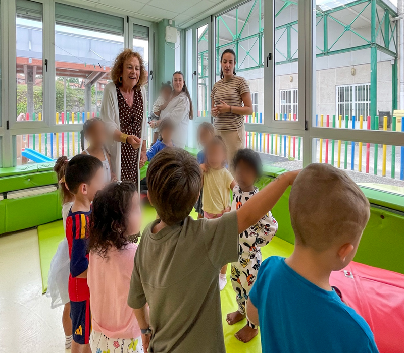 Comillas apoya al CEIP Jesús Cancio con nuevas medidas de conciliación y entrega de agendas escolares
