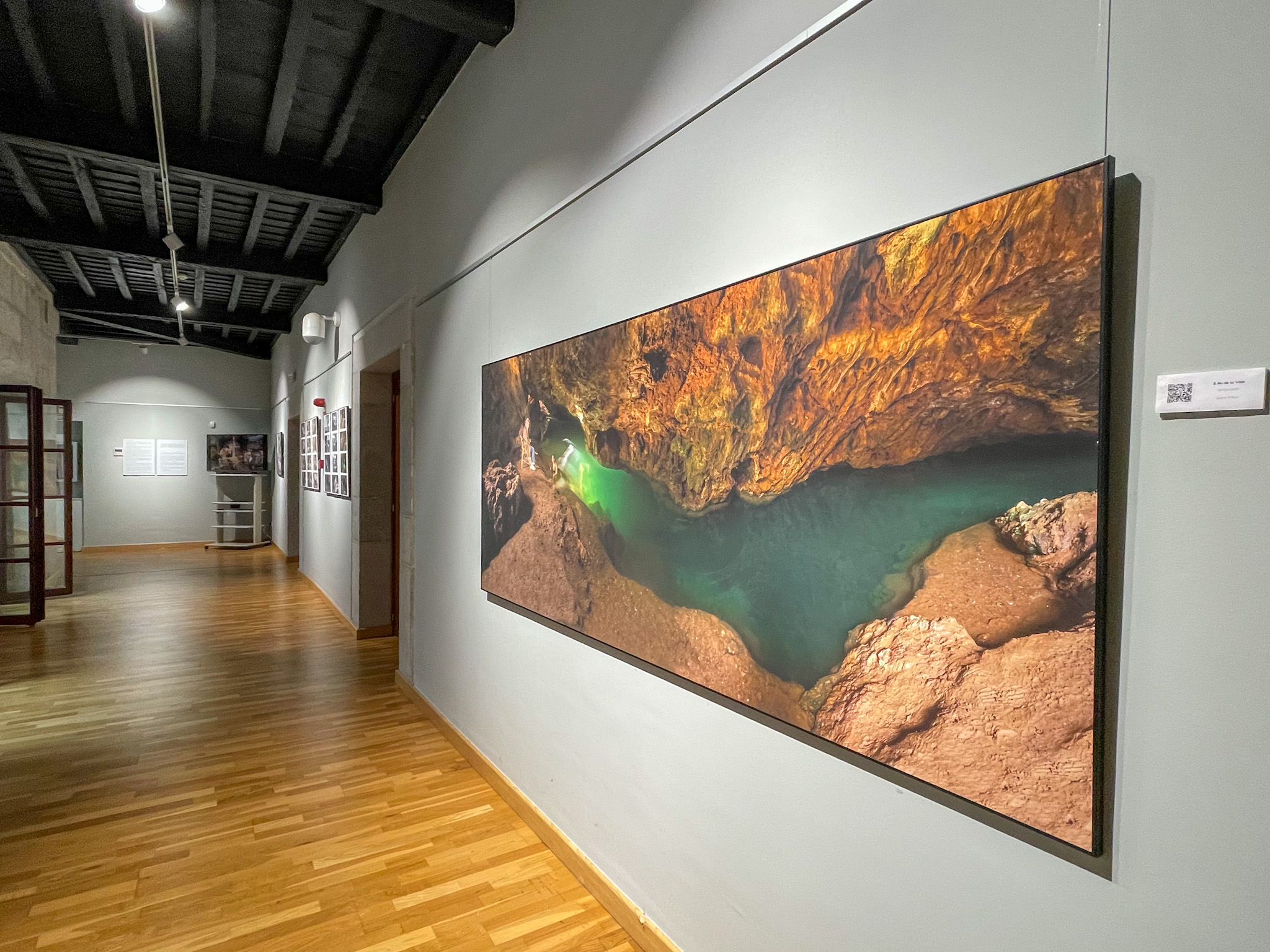 Comillas inaugura la exposición 'Sonámbulos' sobre el patrimonio subterráneo